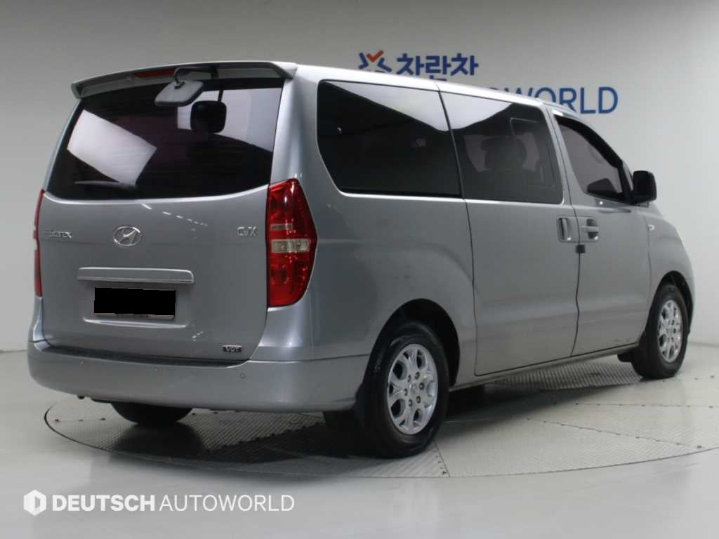 Hyundai Starex — photo 02