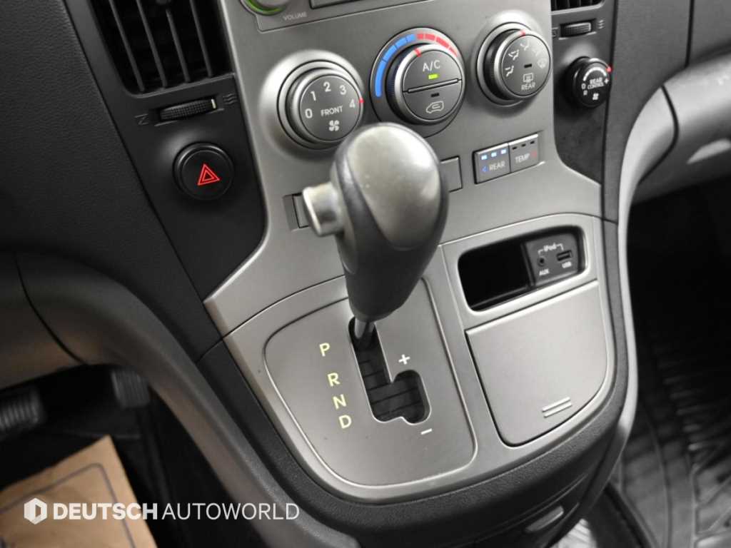 Hyundai Starex — photo 09