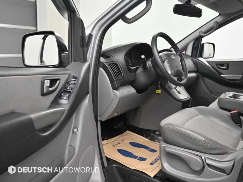 Hyundai Starex — photo 11