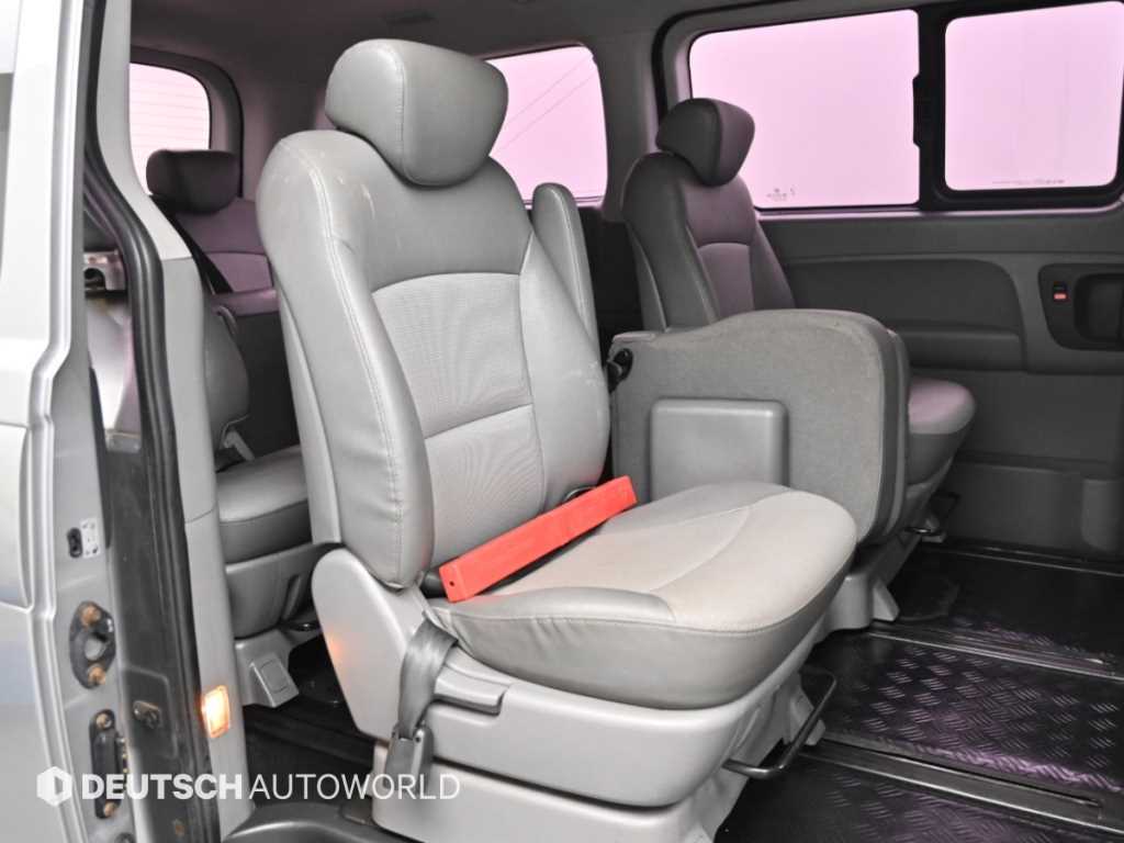 Hyundai Starex — photo 12
