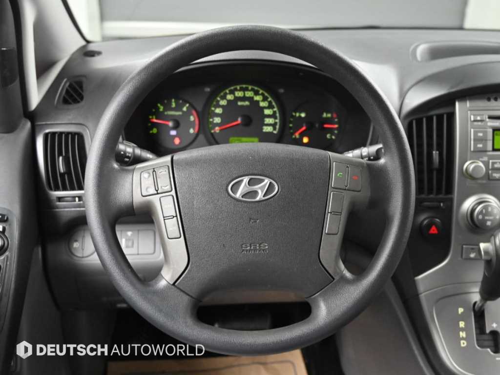 Hyundai Starex — photo 13