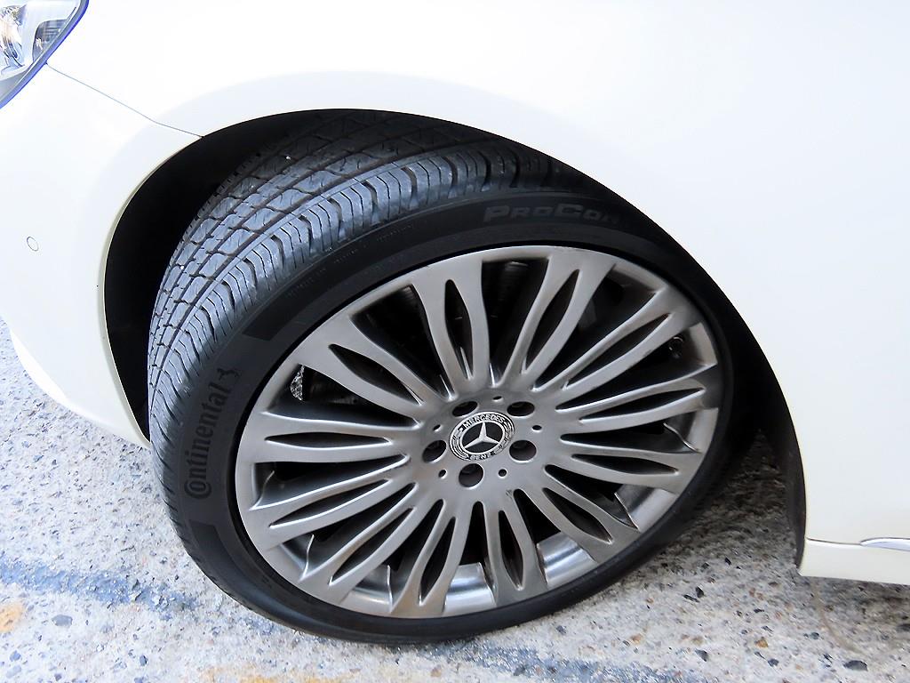 Mercedes-Benz S-Class — photo 20