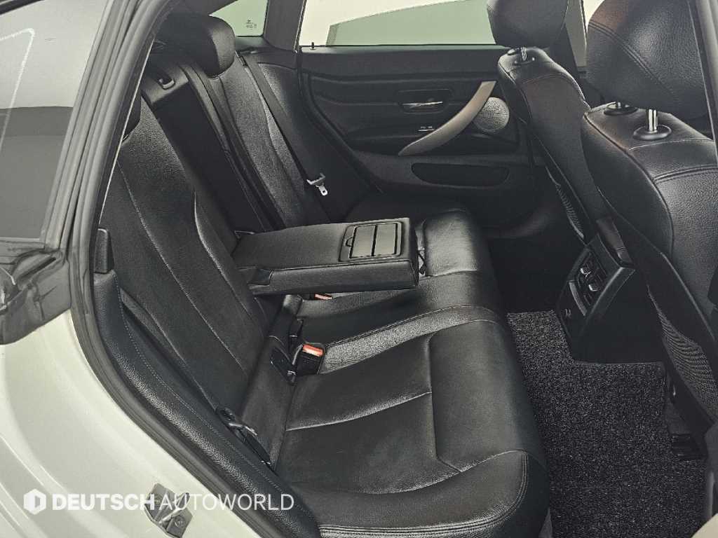 BMW 4-Series — photo 12