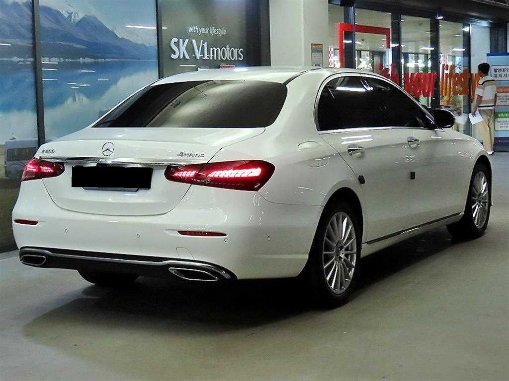 Mercedes-Benz E-Class — photo 05