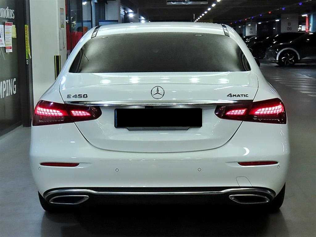 Mercedes-Benz E-Class — photo 06