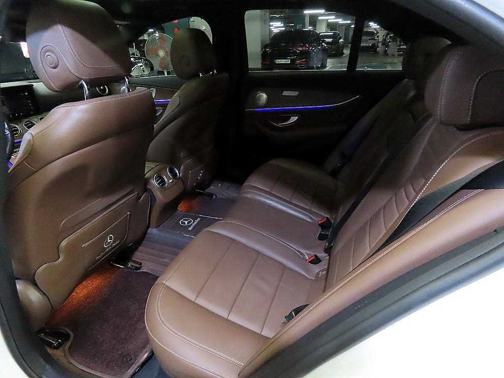 Mercedes-Benz E-Class — photo 07
