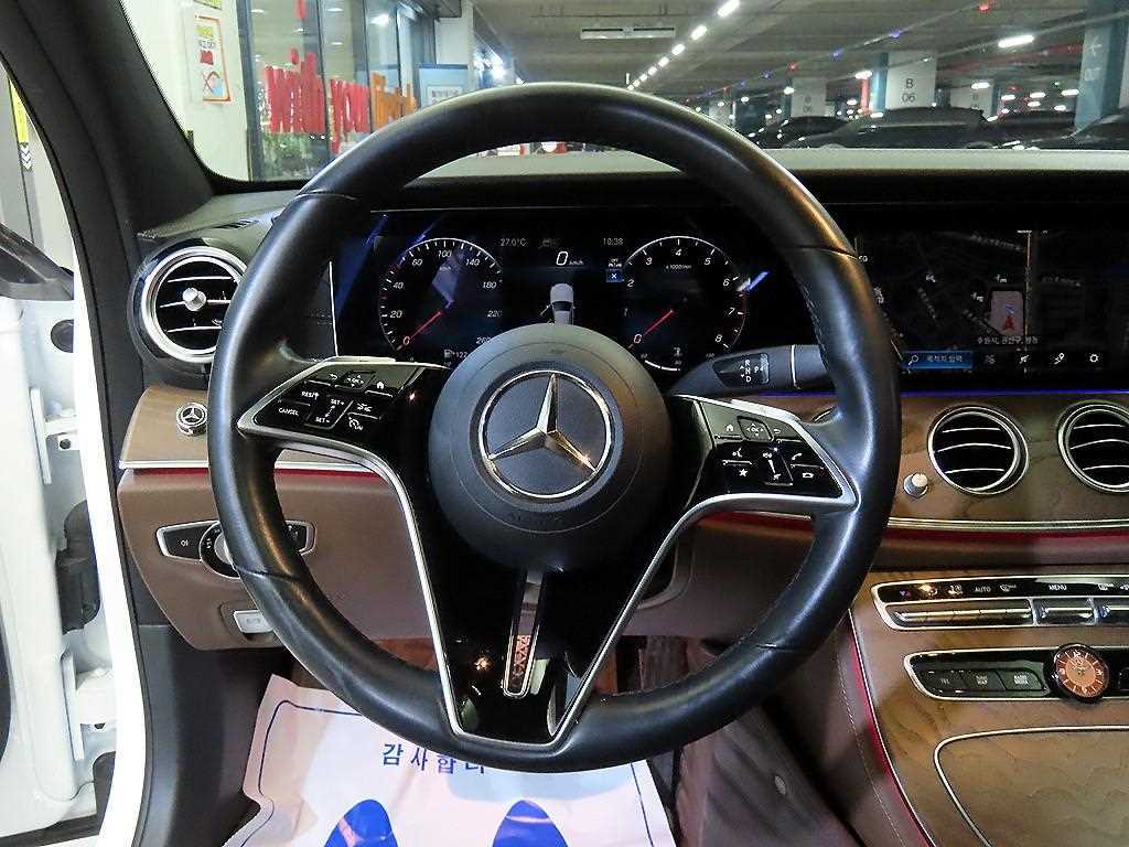 Mercedes-Benz E-Class — photo 08