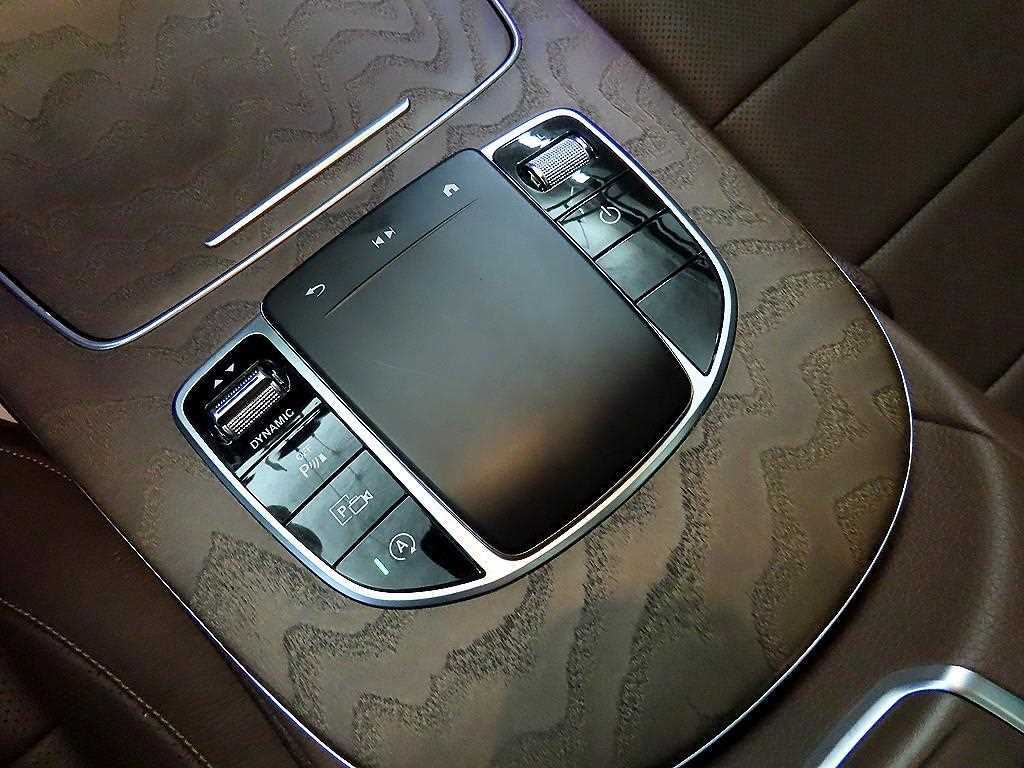 Mercedes-Benz E-Class — photo 13