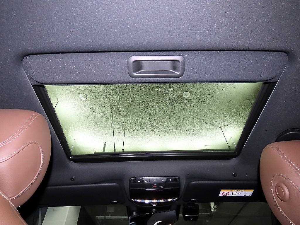 Mercedes-Benz E-Class — photo 15