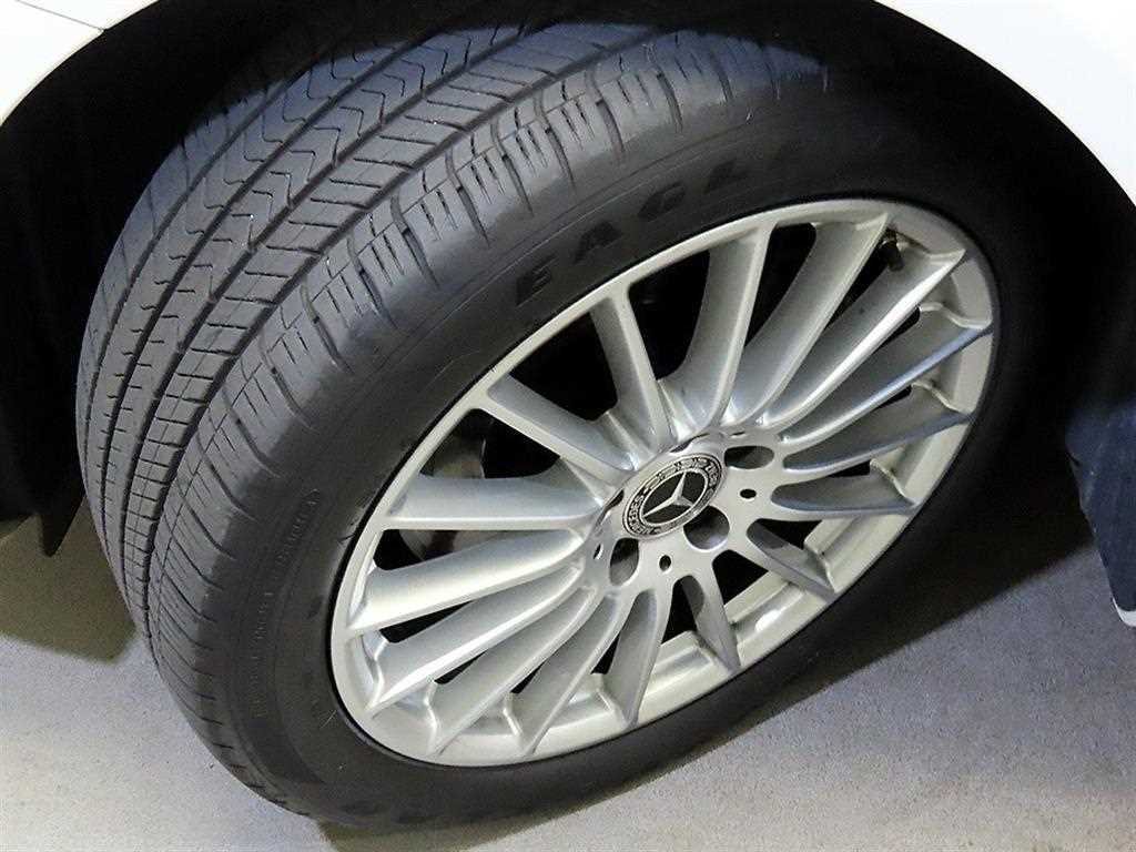 Mercedes-Benz E-Class — photo 20