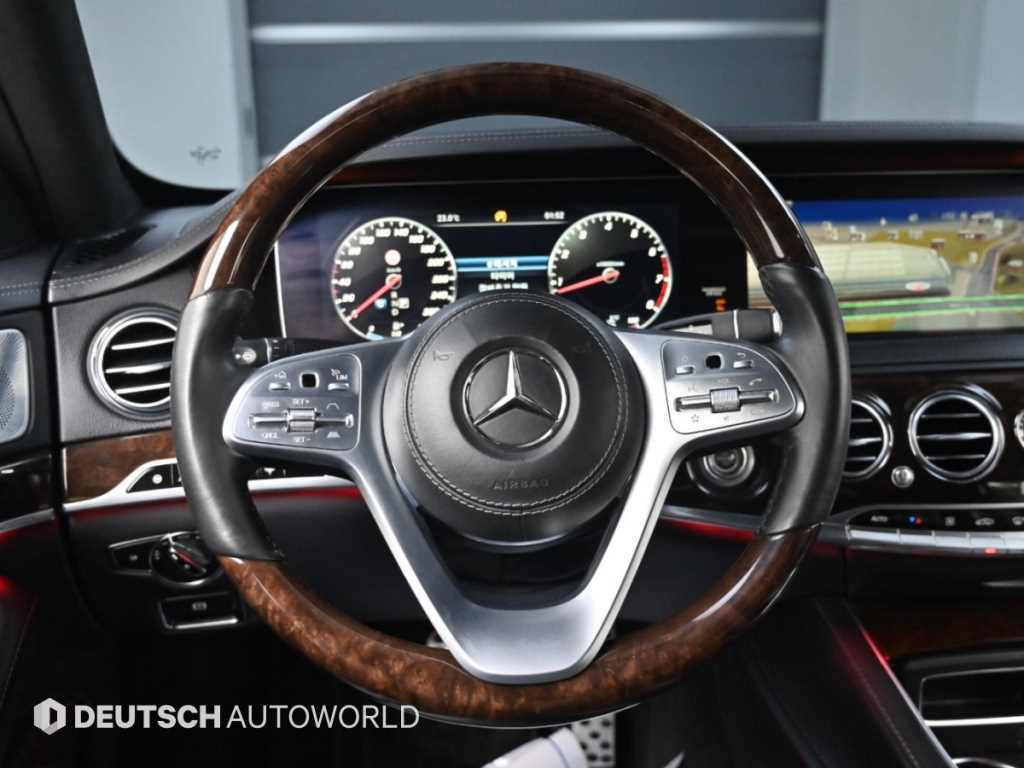 Mercedes-Benz S-Class — photo 13
