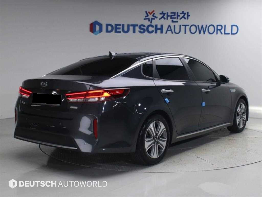 Kia K5 — photo 02