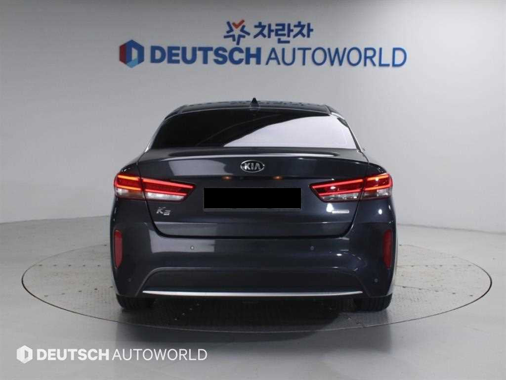Kia K5 — photo 03