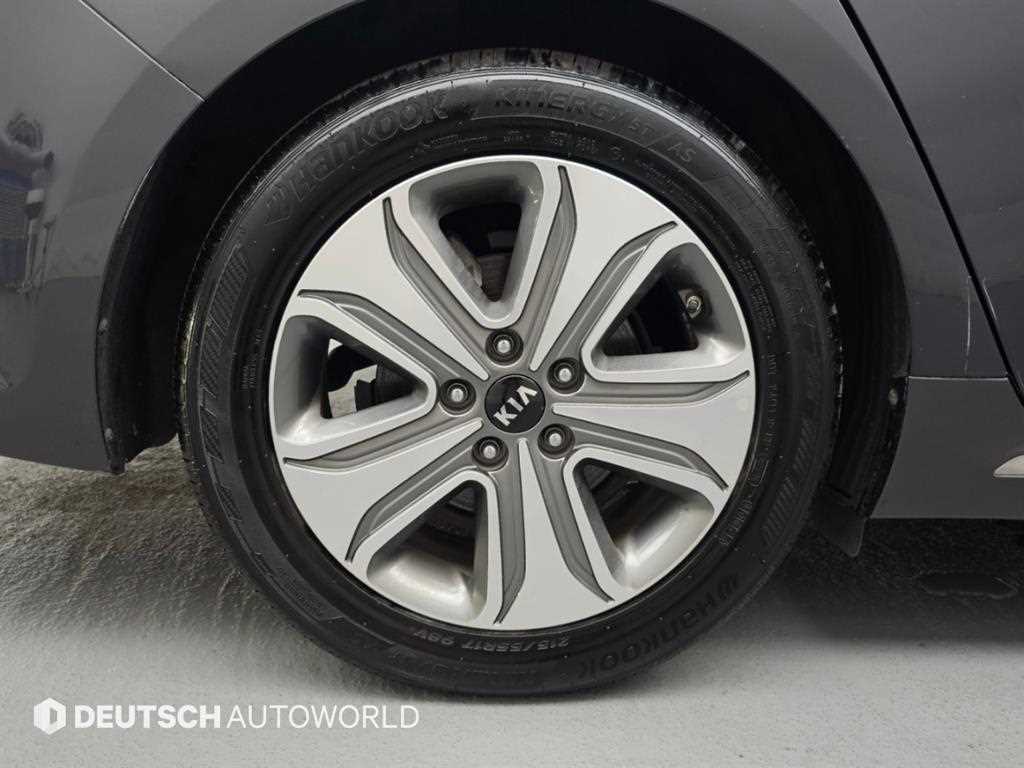 Kia K5 — photo 04
