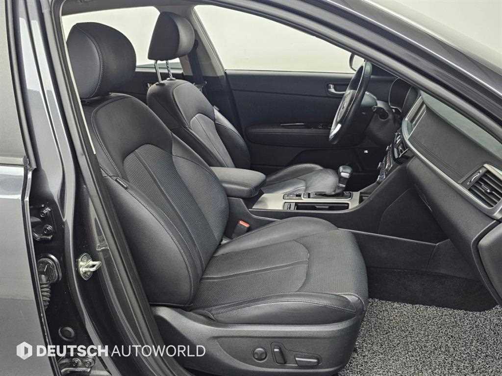 Kia K5 — photo 09