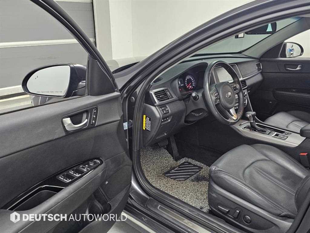 Kia K5 — photo 10