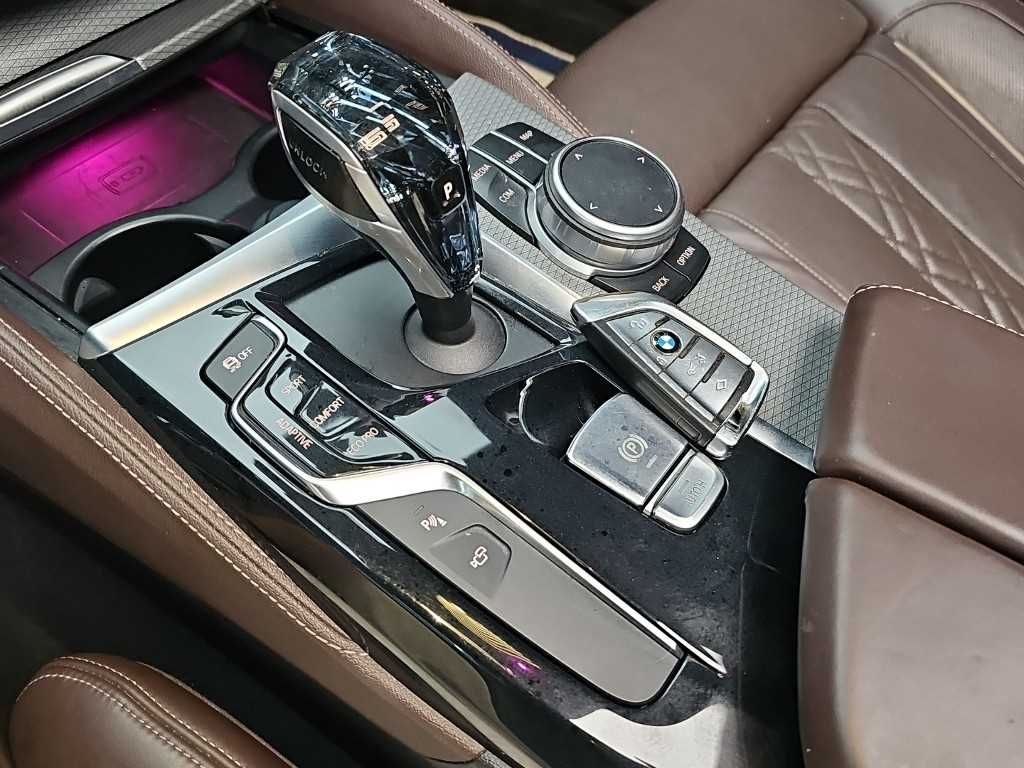 BMW 5-Series — photo 07