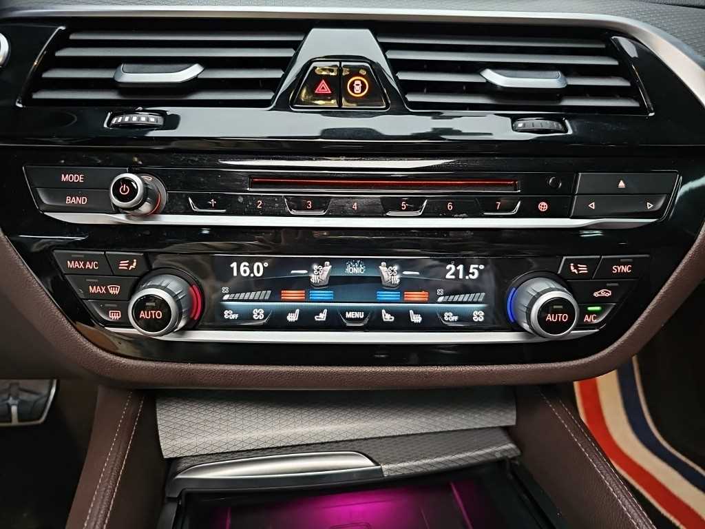 BMW 5-Series — photo 09