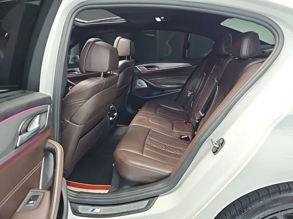 BMW 5-Series — photo 11