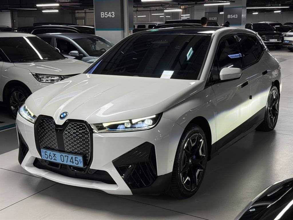 BMW iX — photo 03
