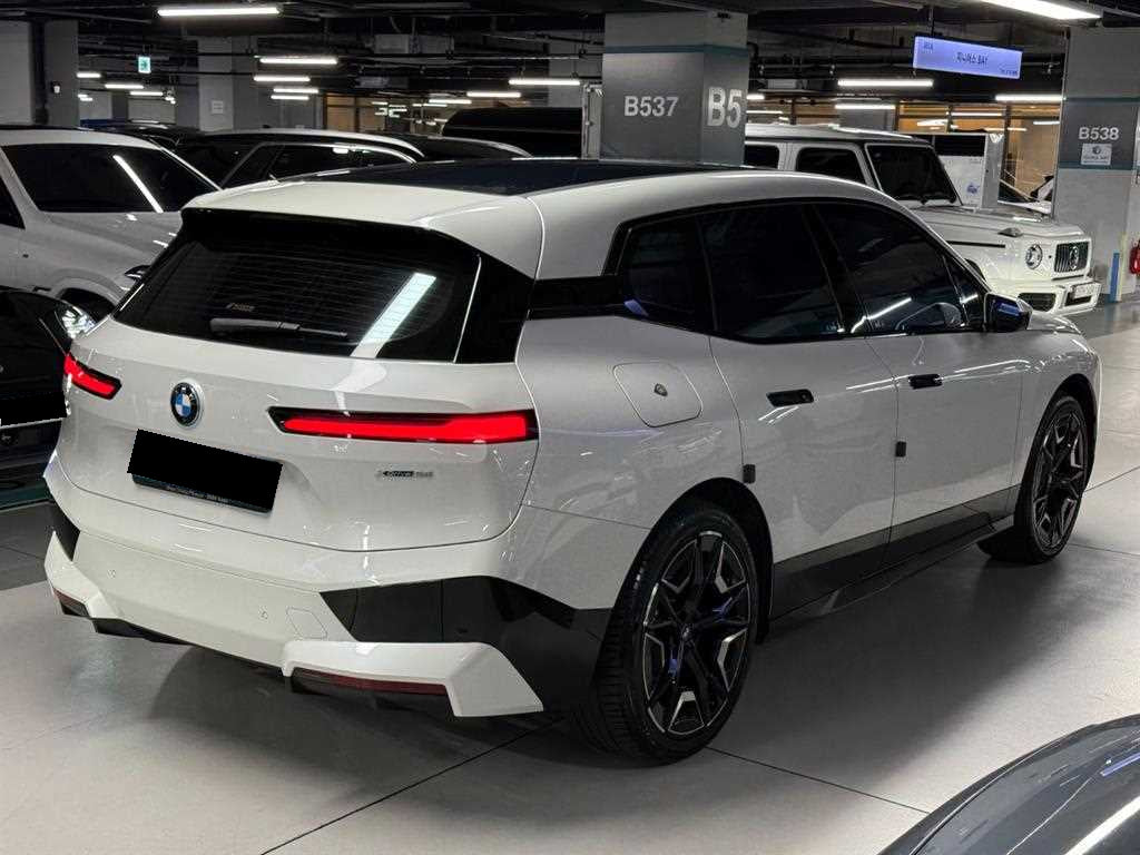 BMW iX — photo 05
