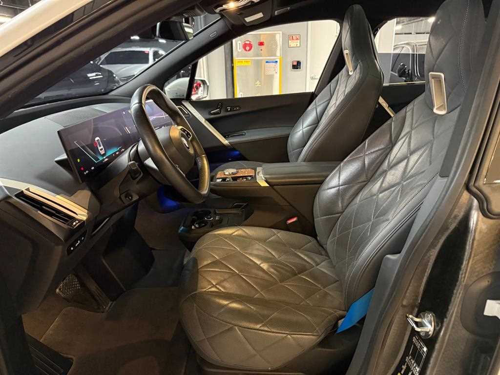 BMW iX — photo 10