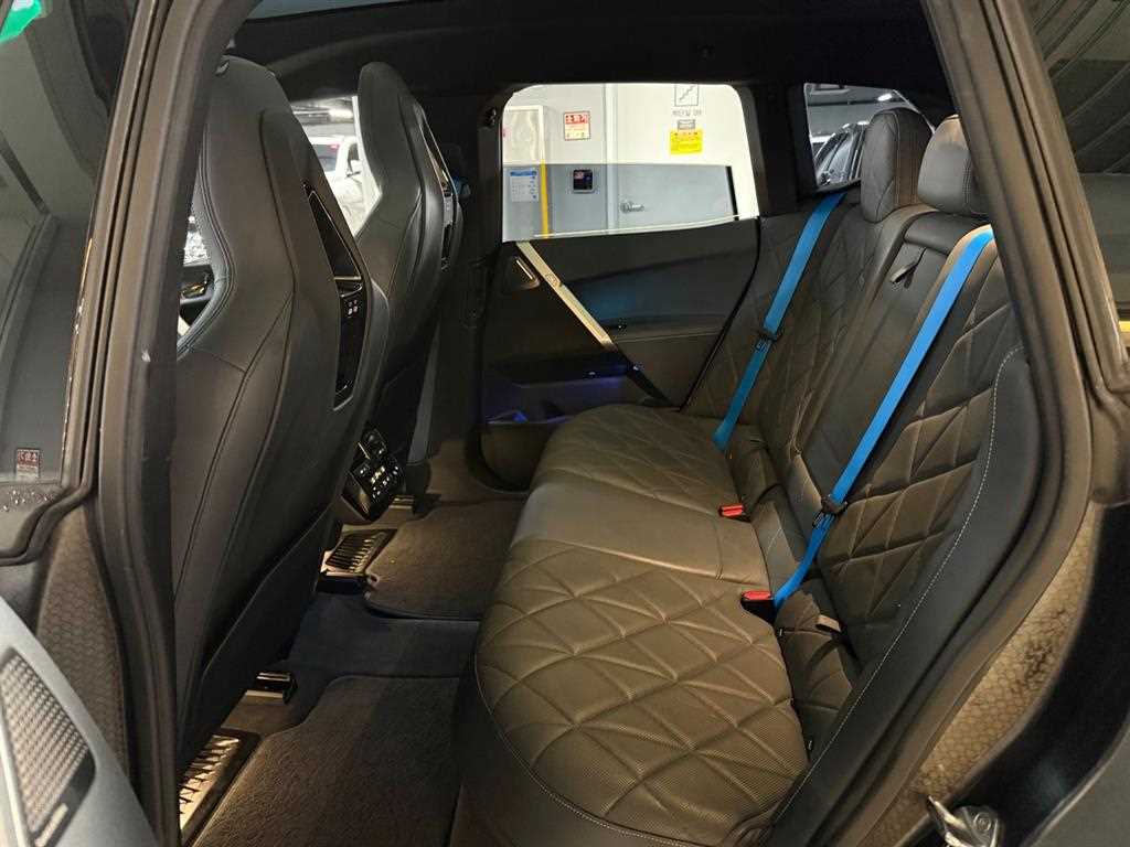 BMW iX — photo 11