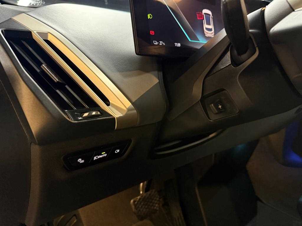 BMW iX — photo 13