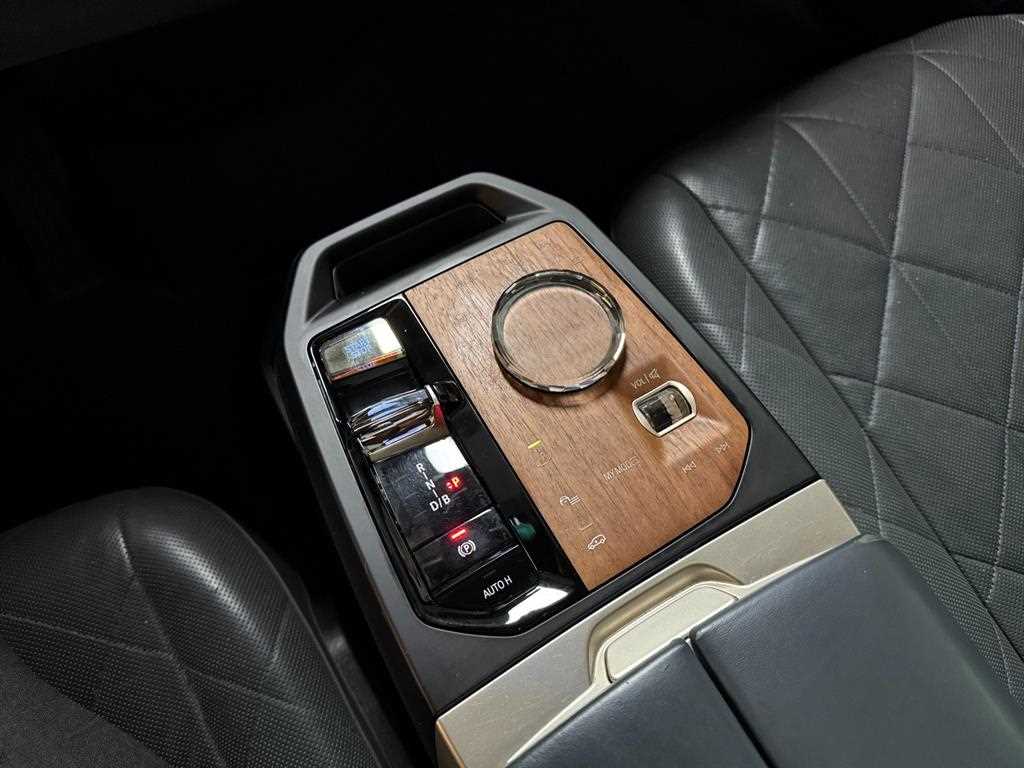 BMW iX — photo 15