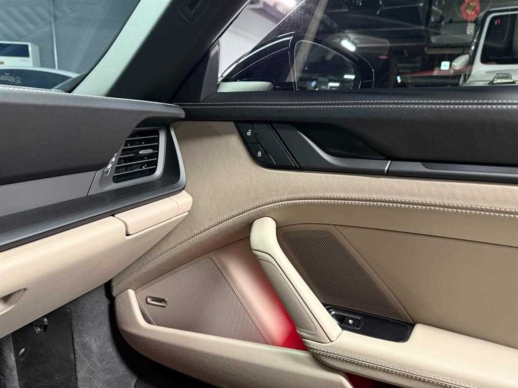Porsche 911 — photo 17