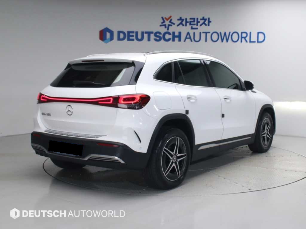 Mercedes-Benz EQA — photo 02