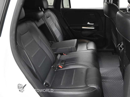 Mercedes-Benz EQA — photo 12