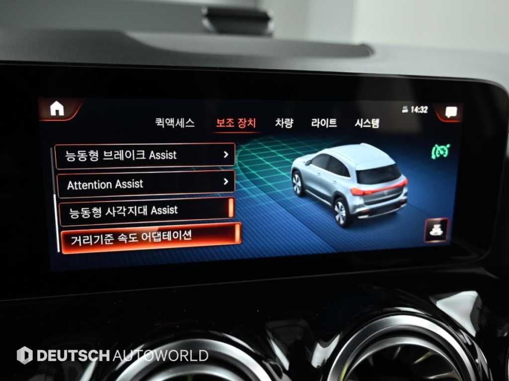 Mercedes-Benz EQA — photo 17