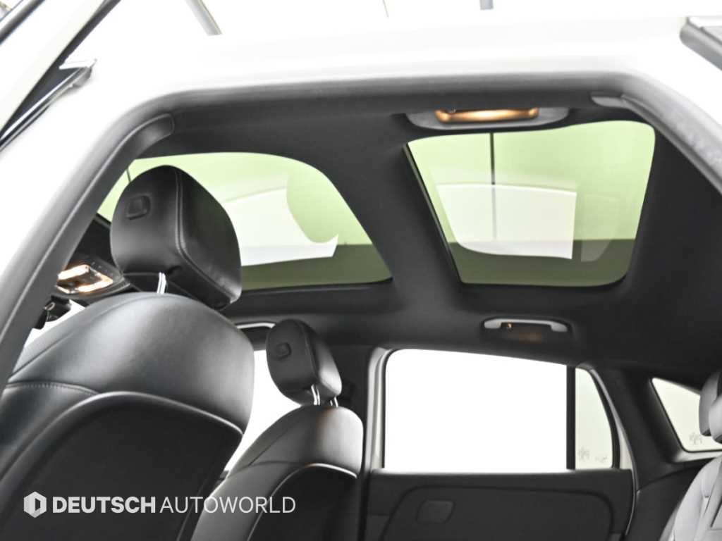 Mercedes-Benz EQA — photo 18