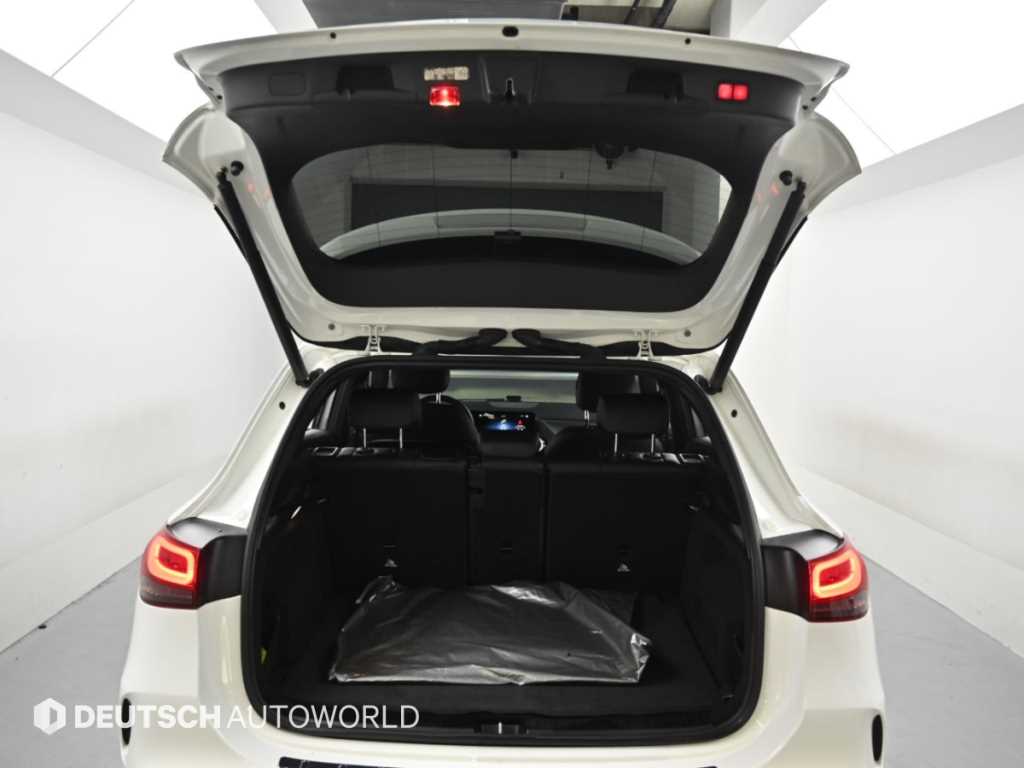 Mercedes-Benz EQA — photo 19