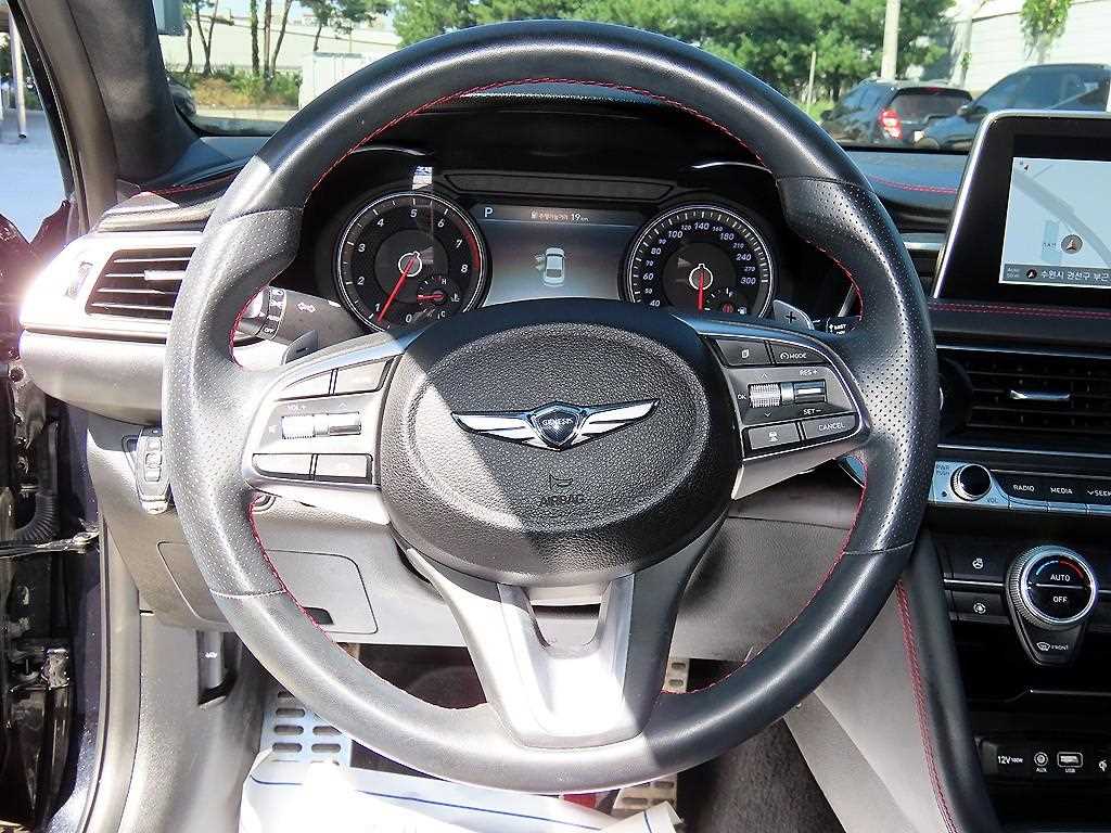 Genesis G70 — photo 08