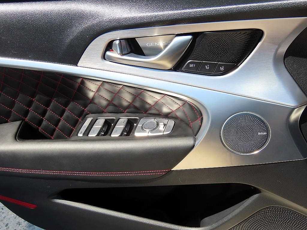 Genesis G70 — photo 12
