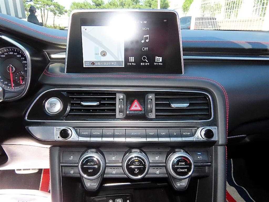 Genesis G70 — photo 14