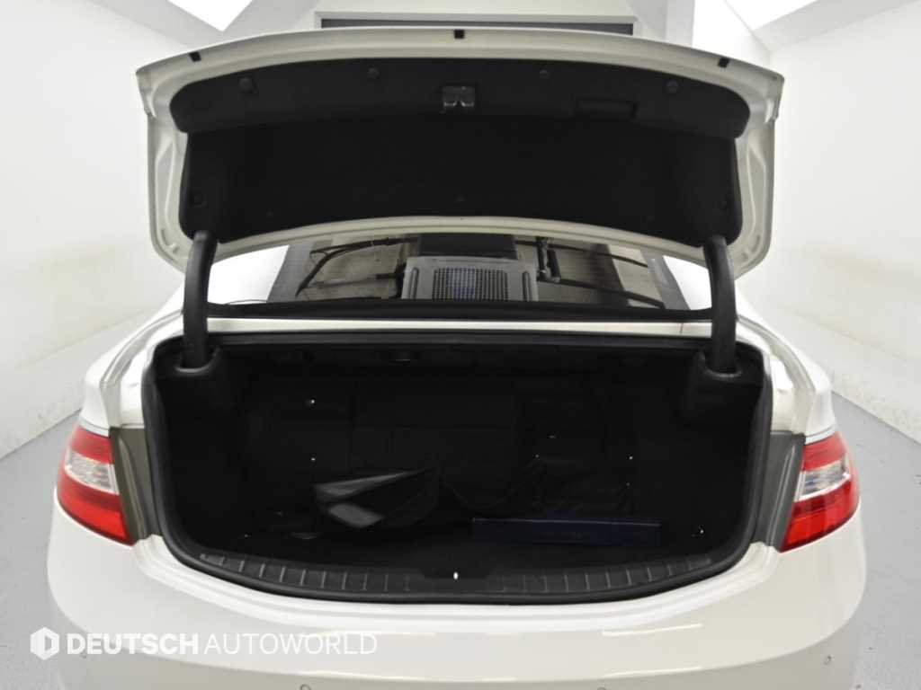 Hyundai Grandeur — photo 19