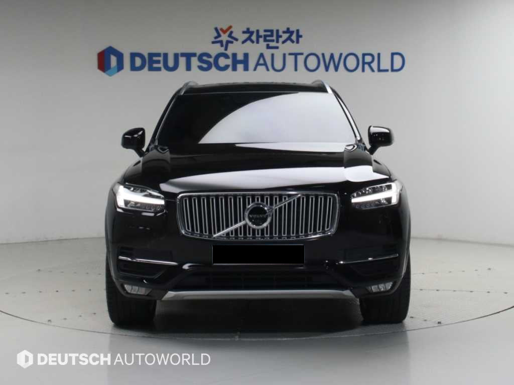 Volvo XC90 — photo 01