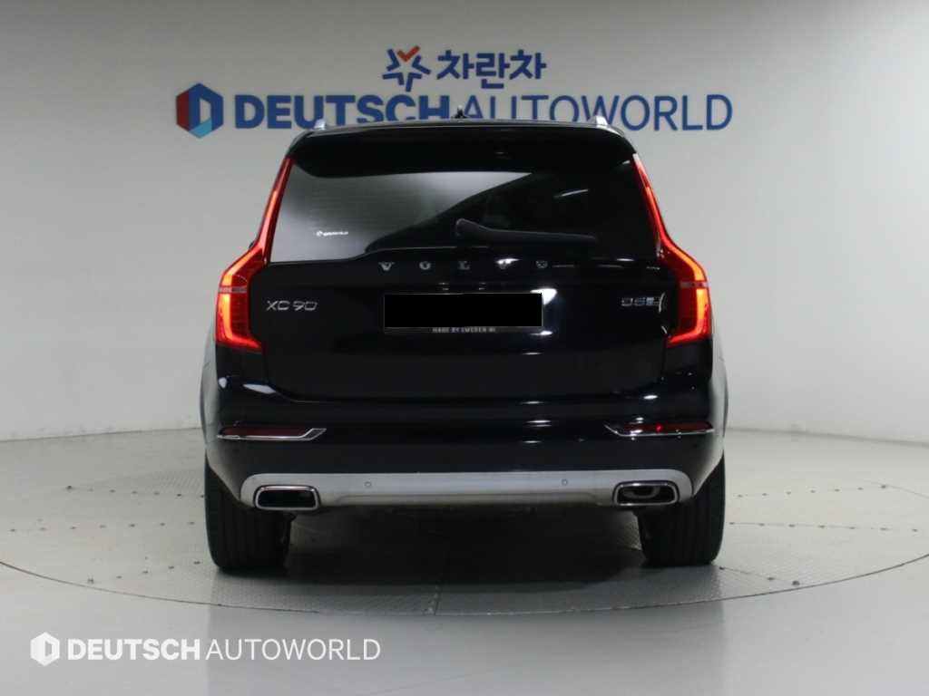 Volvo XC90 — photo 04