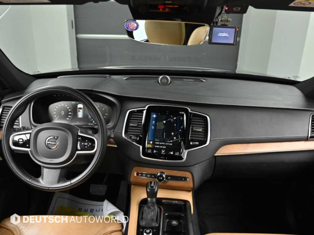 Volvo XC90 — photo 07
