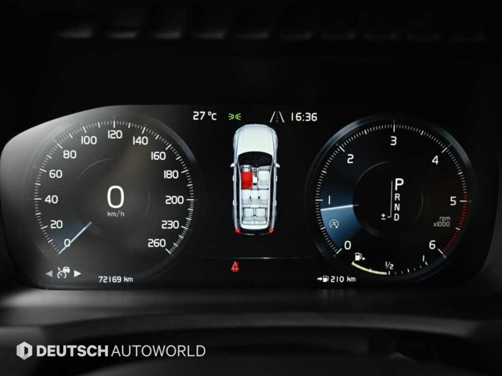 Volvo XC90 — photo 08