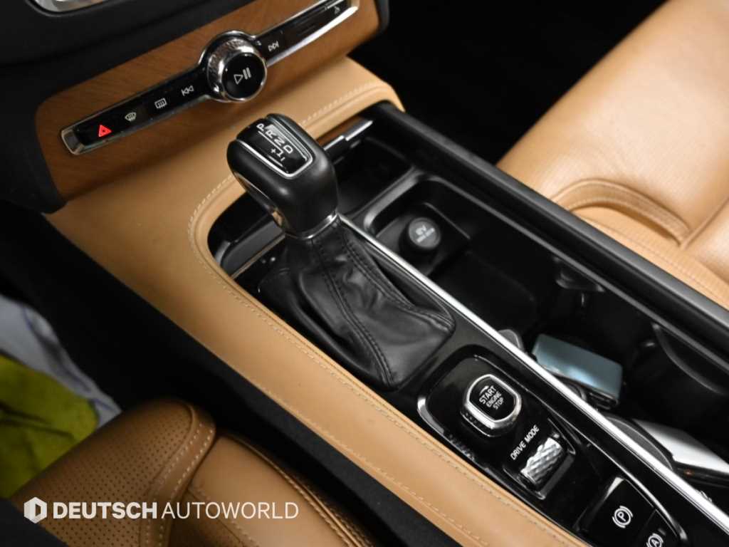 Volvo XC90 — photo 09