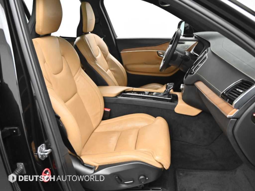 Volvo XC90 — photo 10