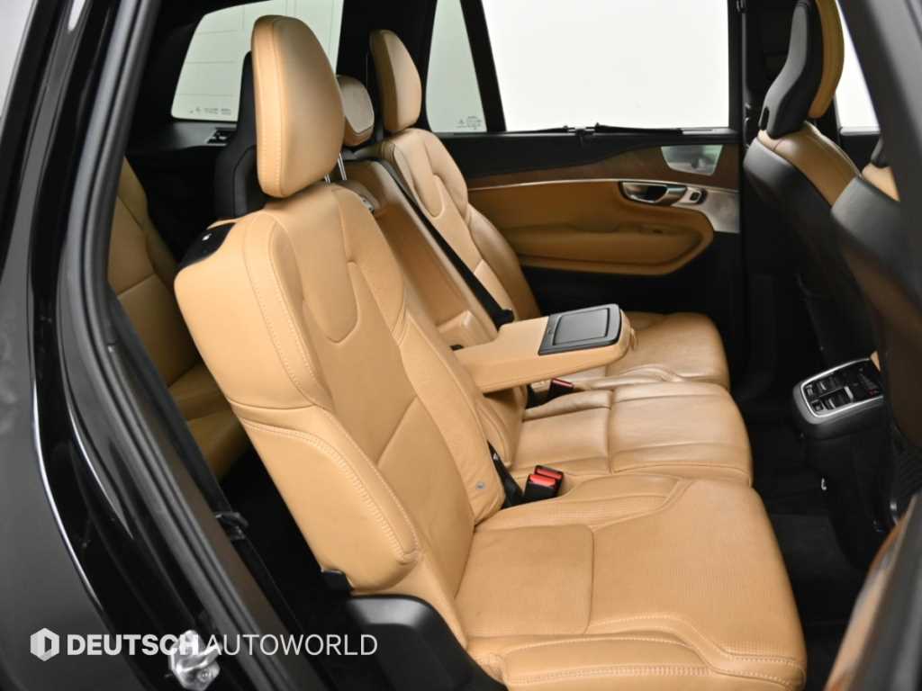 Volvo XC90 — photo 12