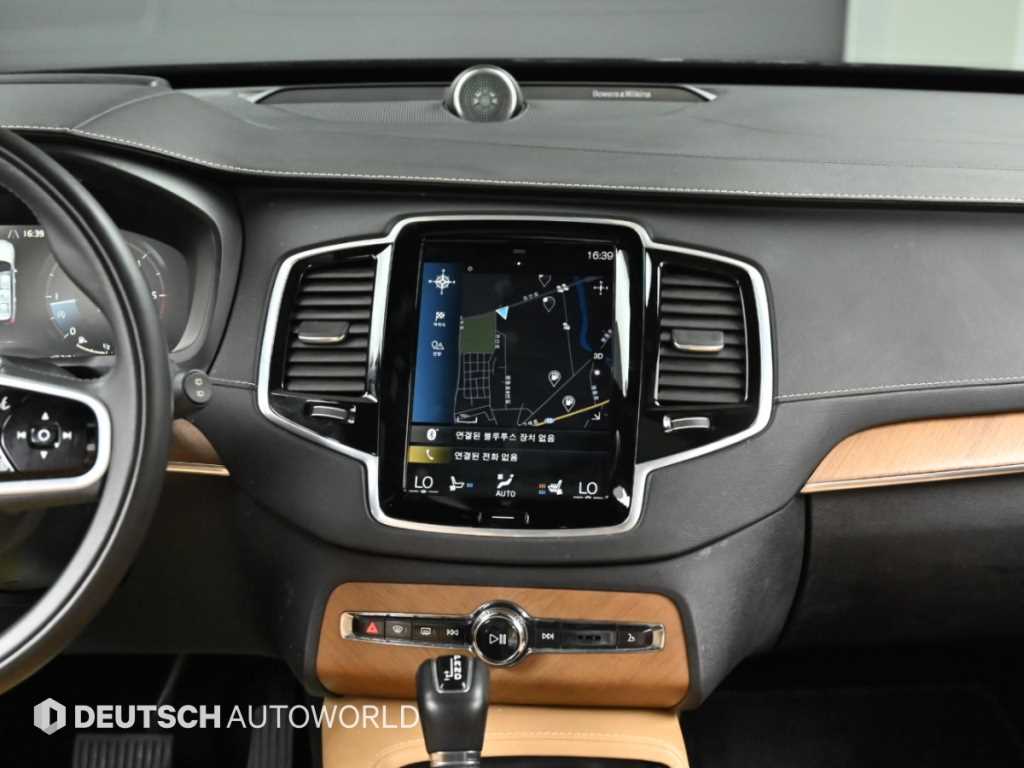 Volvo XC90 — photo 14