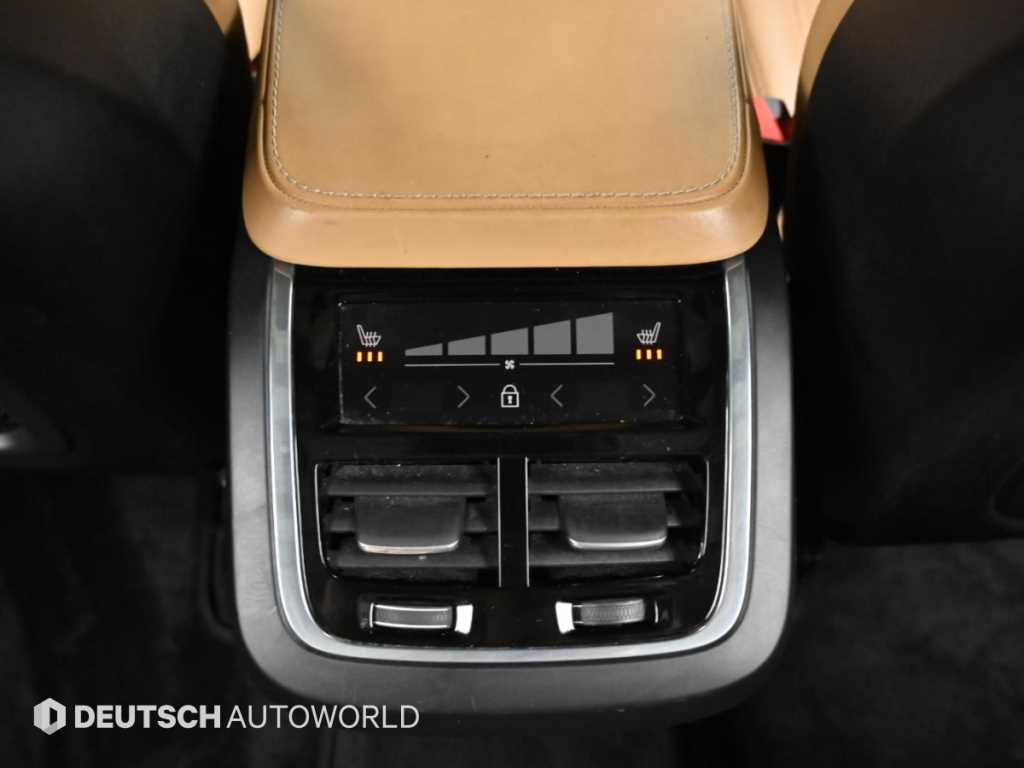 Volvo XC90 — photo 16