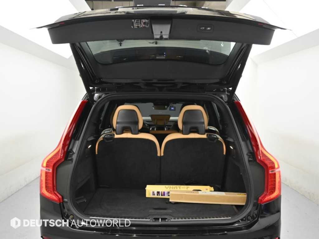 Volvo XC90 — photo 19