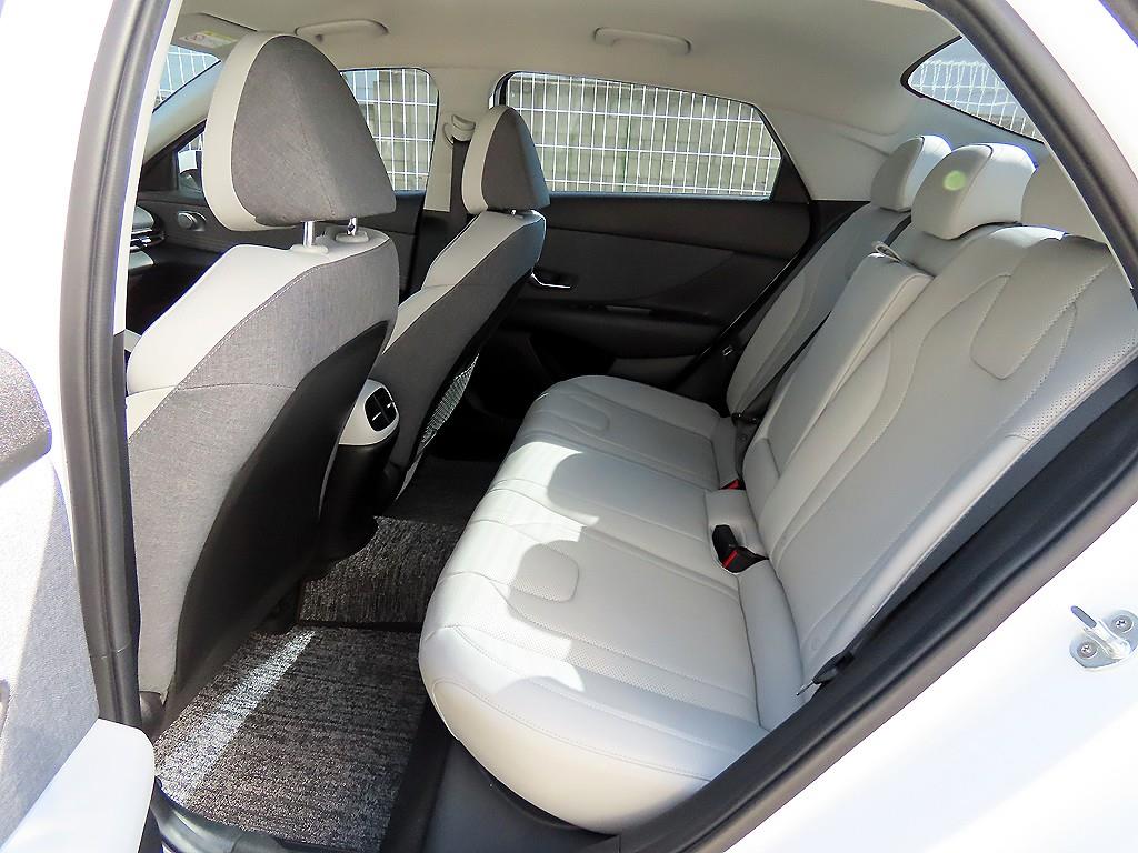 Hyundai Avante — photo 06